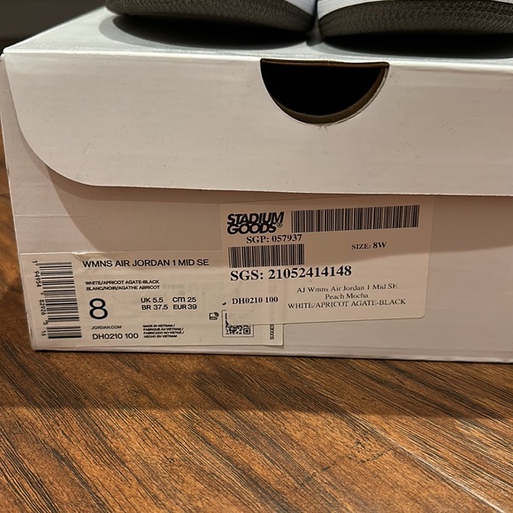 NWT Women’s Air Jordan 1 Mid SE Sneaker, size 8, white/apricot/agate-black. - Picture 6 of 11